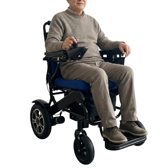 Persona usando Silla de Ruedas Eléctrica