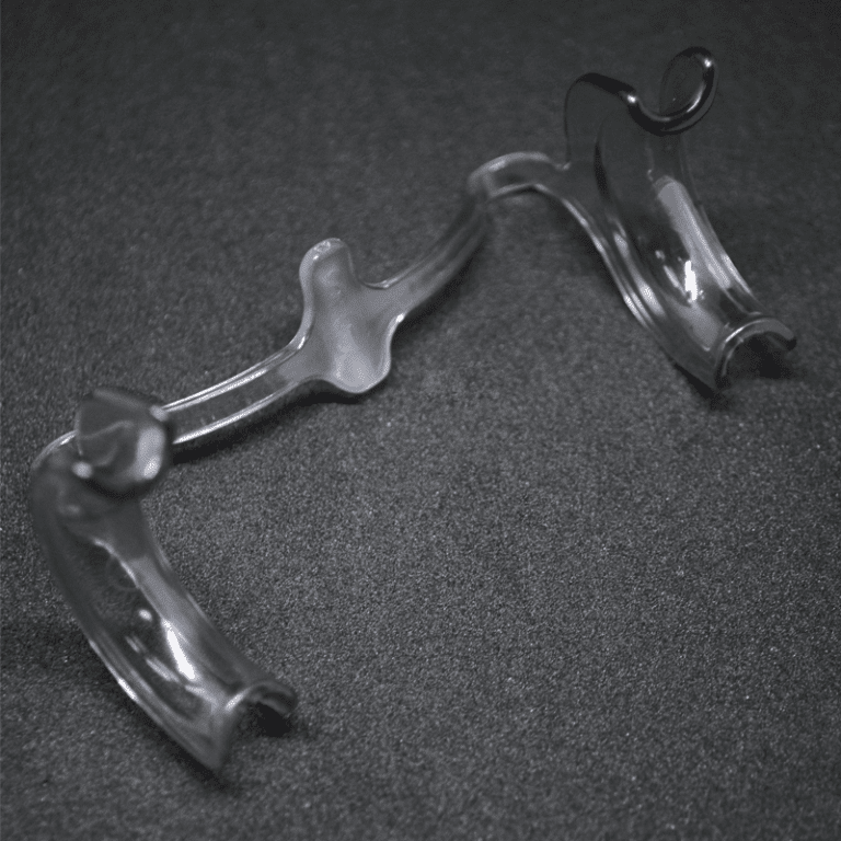 Retractor con Escudo | Glenroe