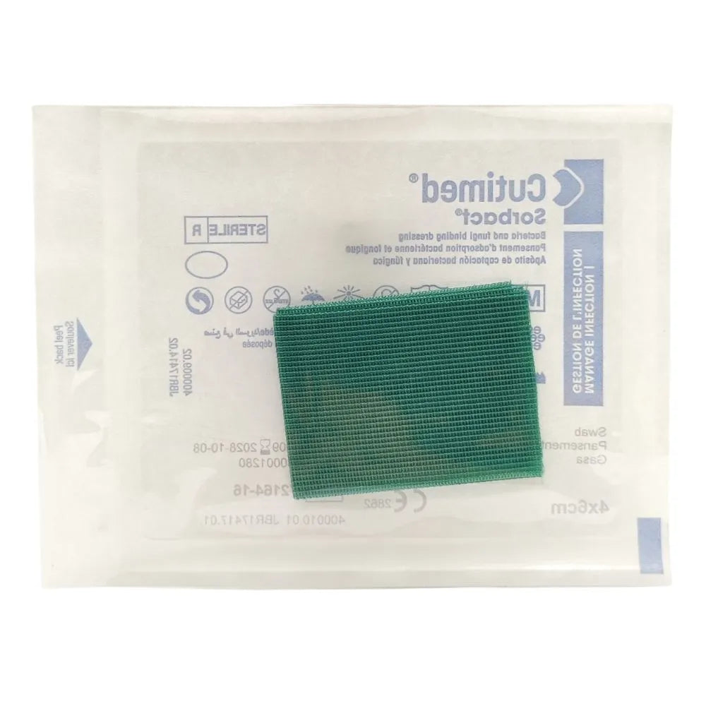 Vista frontal Cutimed Sorbact 4×6 cm gasa DACC  — cara verde activa para contacto primario con la herida