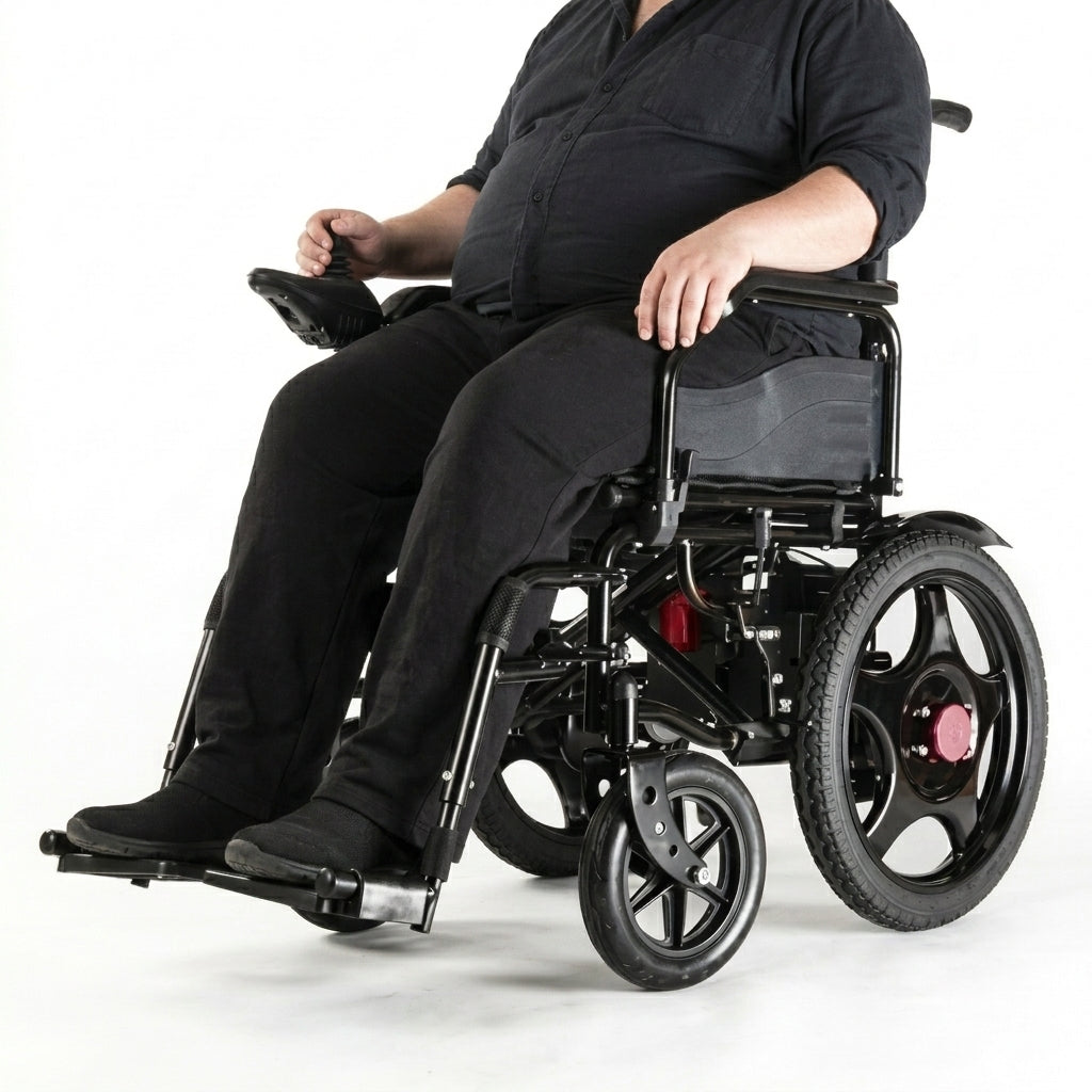 Persona usando silla de ruedas eléctrica